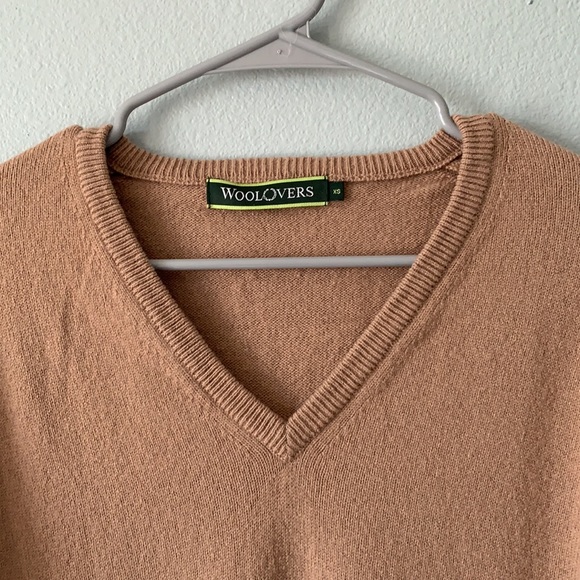 Woolovers tan 100% lambs wool v neck sweater! - Picture 7 of 10